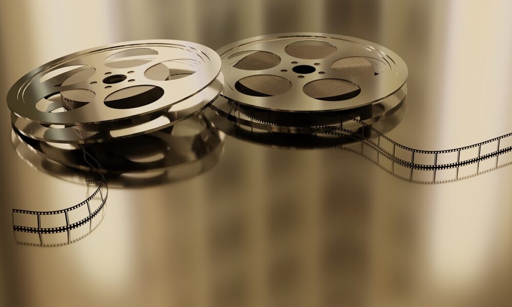forget-the-red-camera-—-what-stops-the-scroll-in-2025